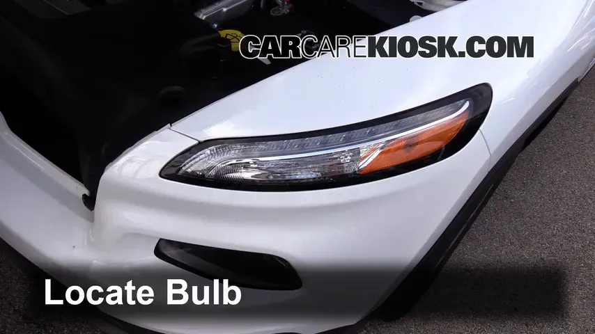 2015 Jeep Cherokee Latitude 2.4L 4 Cyl. Lights Turn Signal - Front (replace bulb)